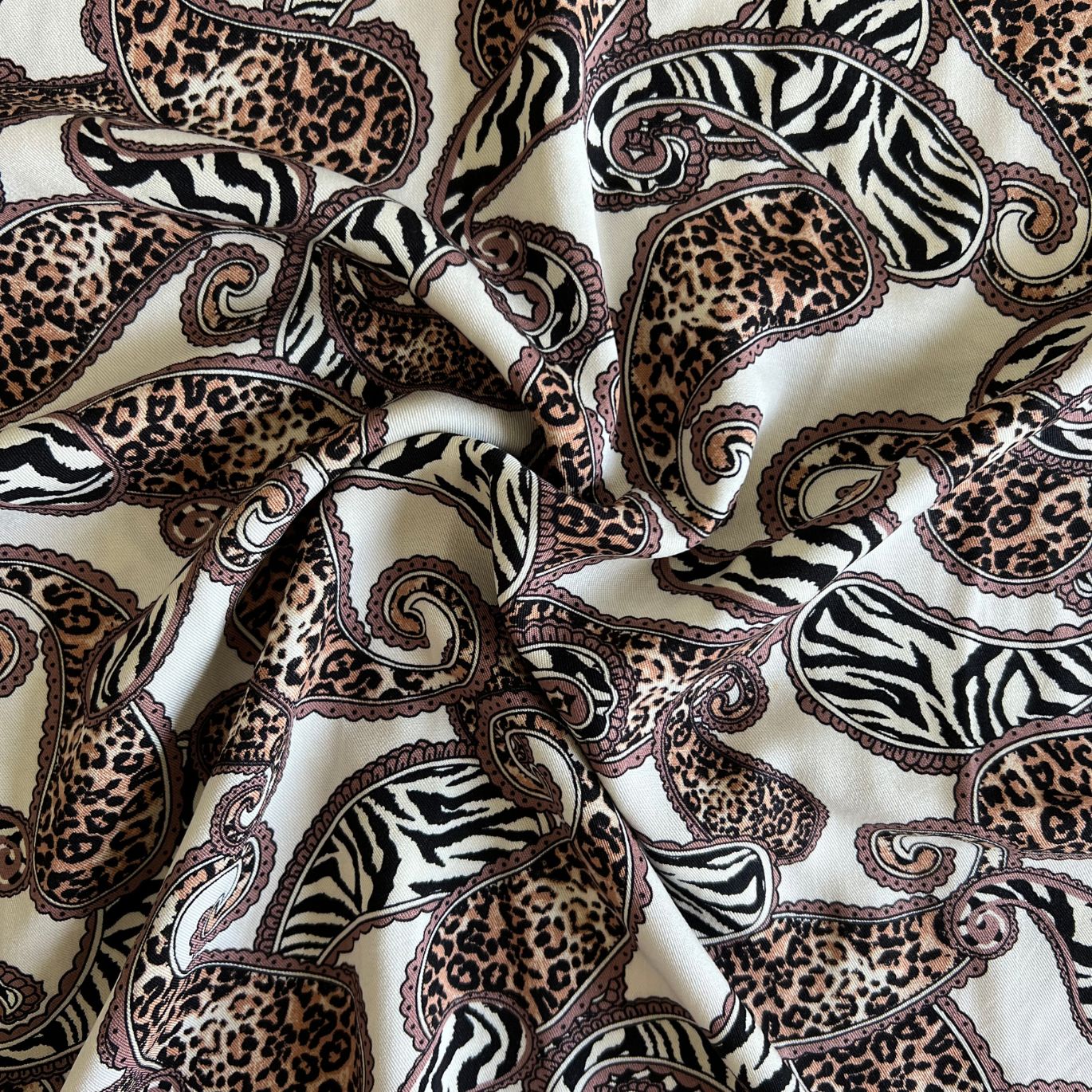 Viscose à imprimé cachemire & léopard écru
