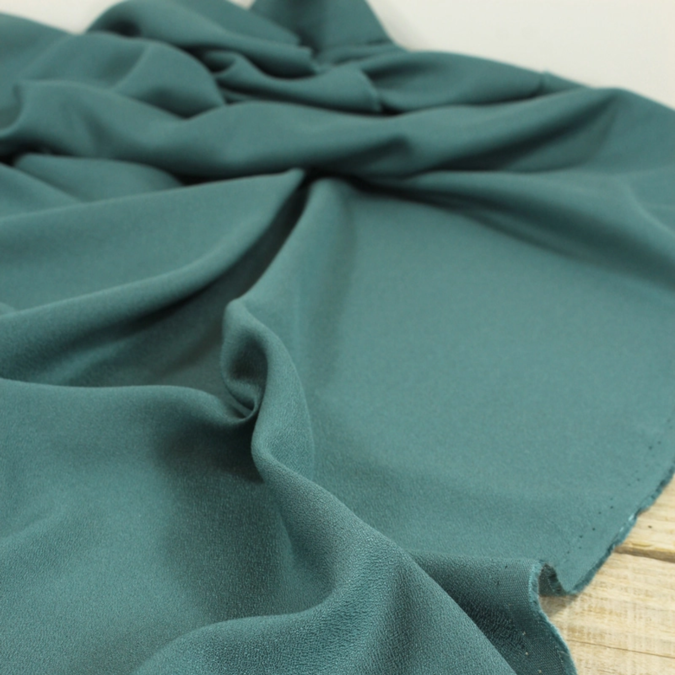 Tissu Crêpe de Viscose Vert Eucalyptus par Eglantine & Zoé