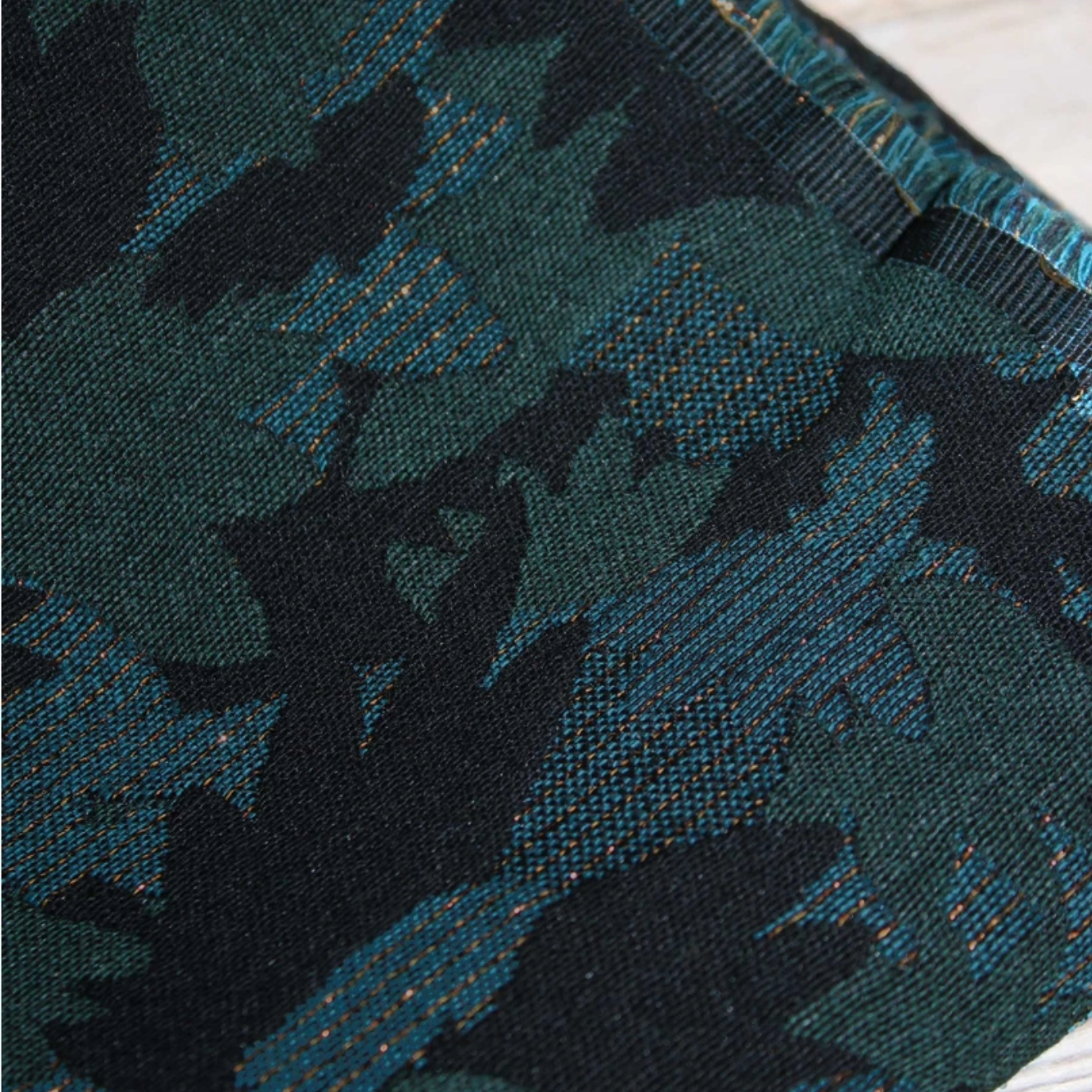Tissu Jacquard "Crocus" Vert par Eglantine & Zoé