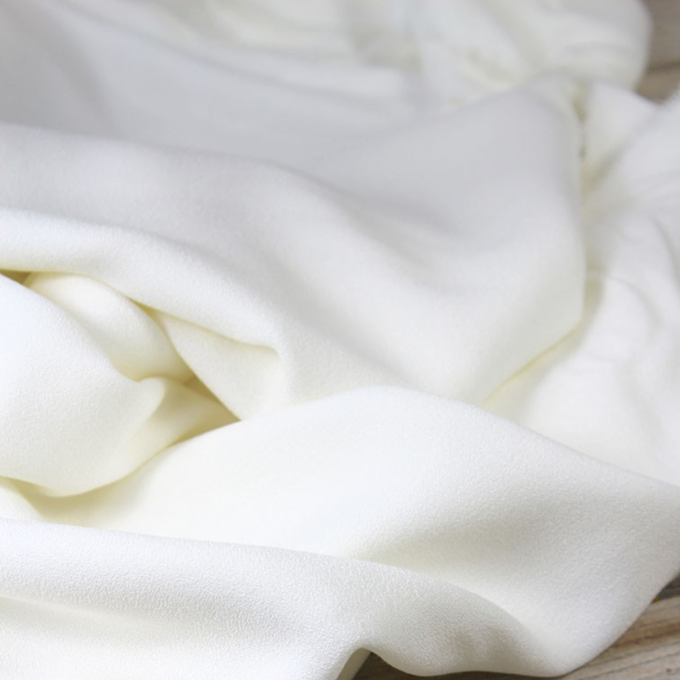 Tissu Crêpe de Viscose Nacre par Eglantine & Zoé