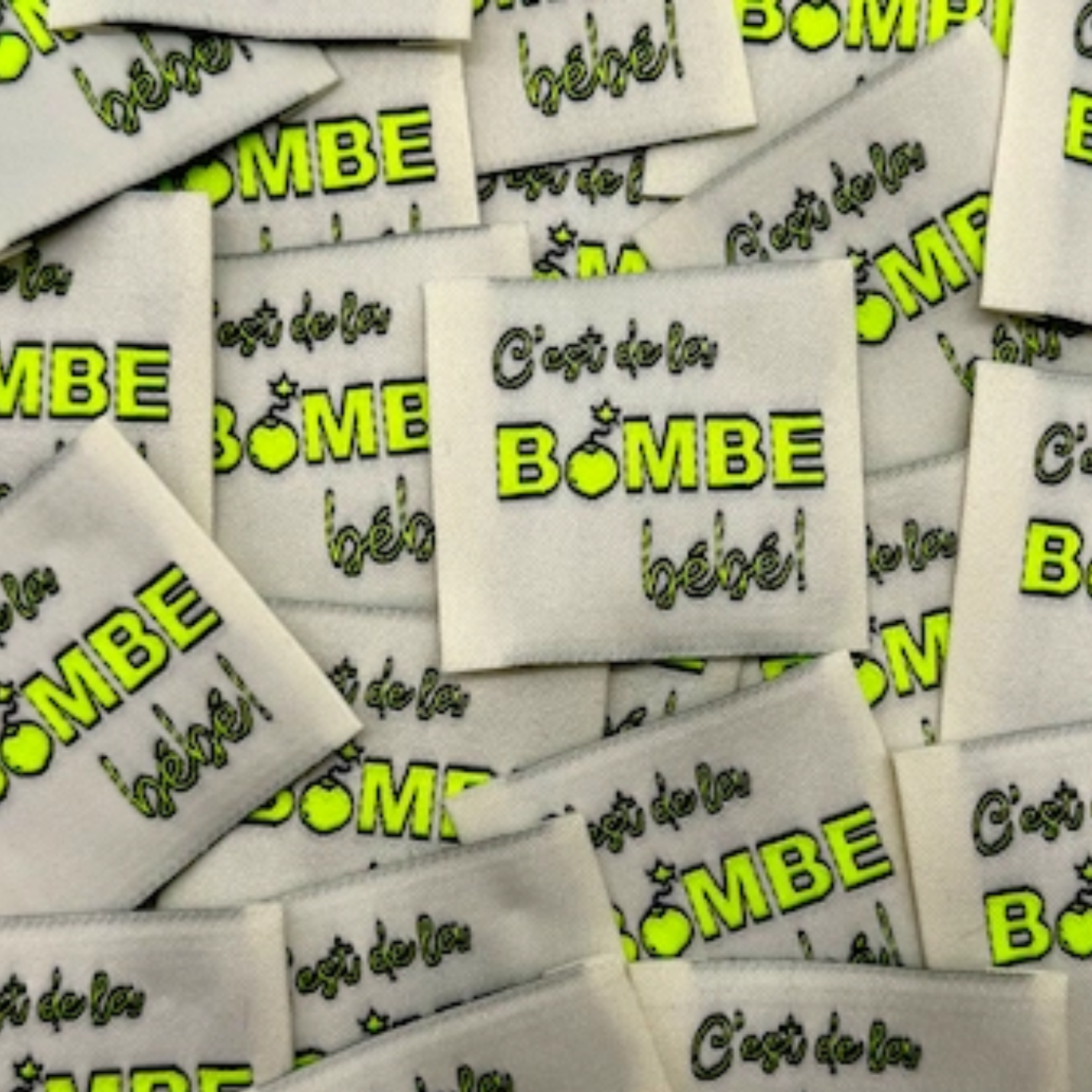 Étiquette à coudre "C'est de la bombe bébé" Fluo 