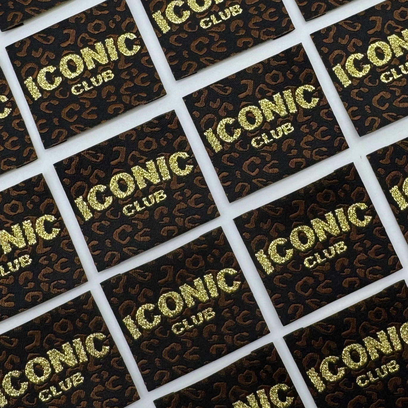 Étiquette tissée à coudre "Iconic Club"