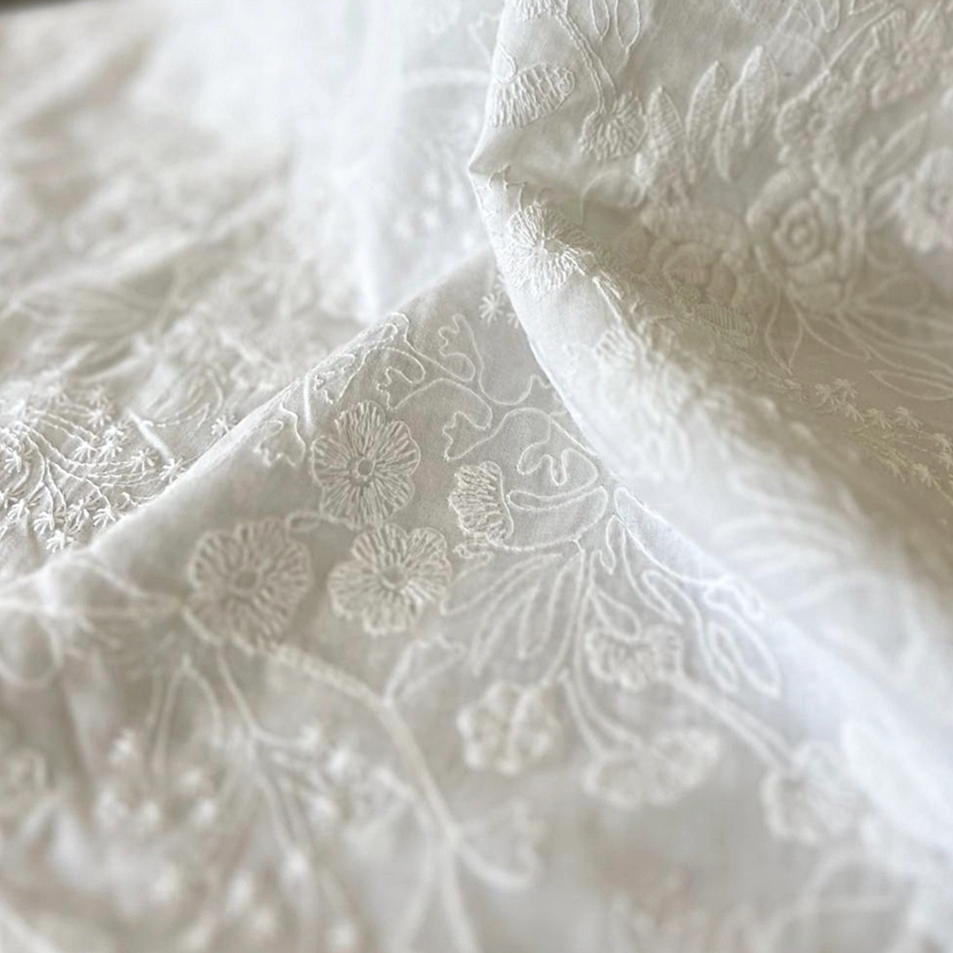 Tissu Broderie Anglaise "Alba" par My Dress Made - Imprimé en France