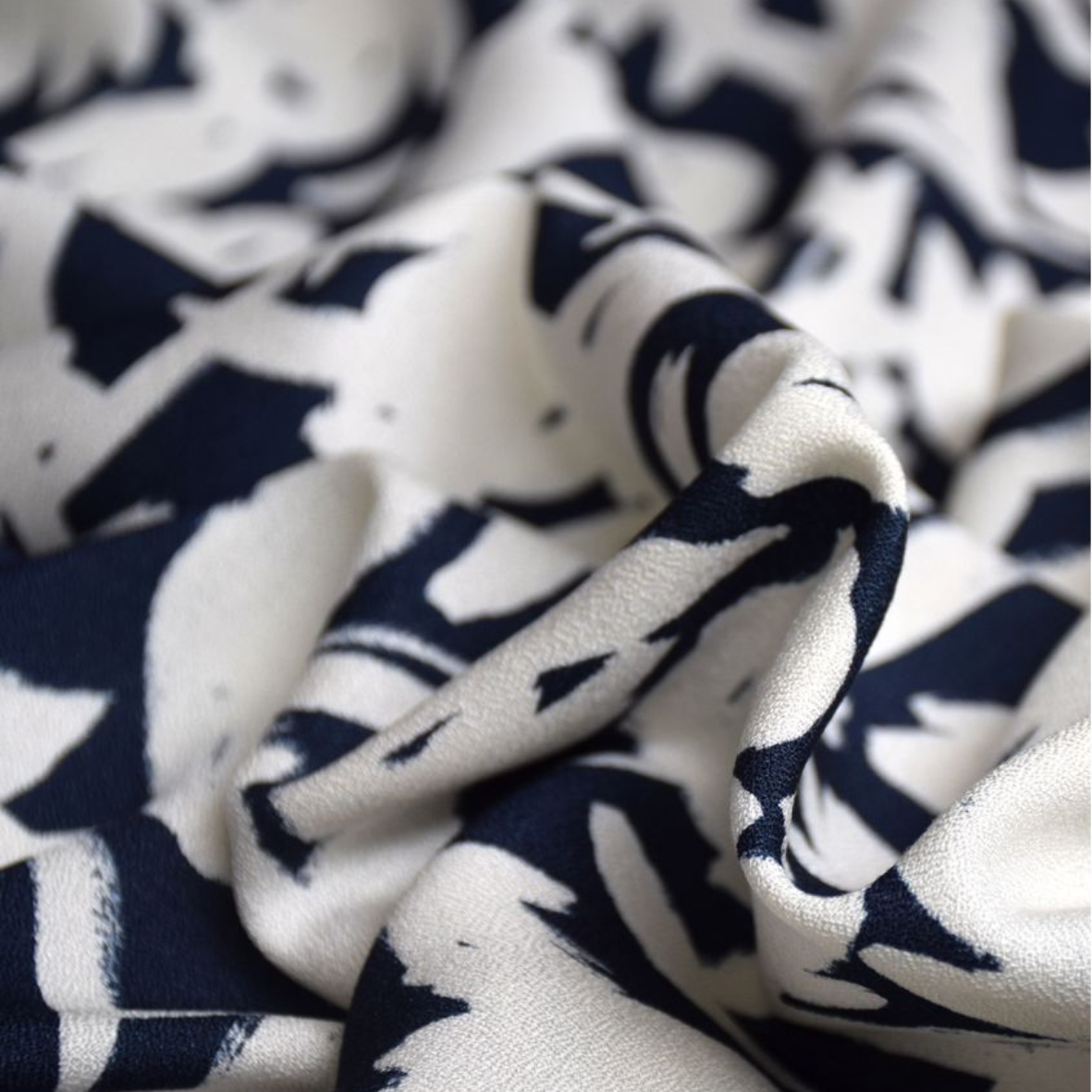 Tissu Crêpe Viscose "Shadow Night" par Cousette