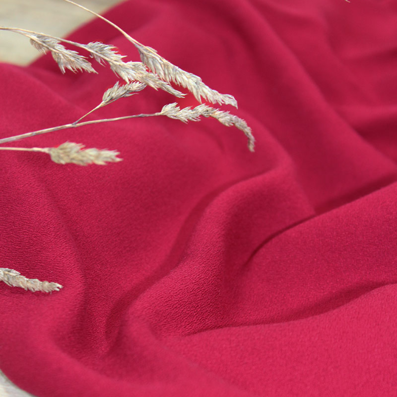 Tissu Crêpe de Viscose Rouge Grenade par Eglantine & Zoé
